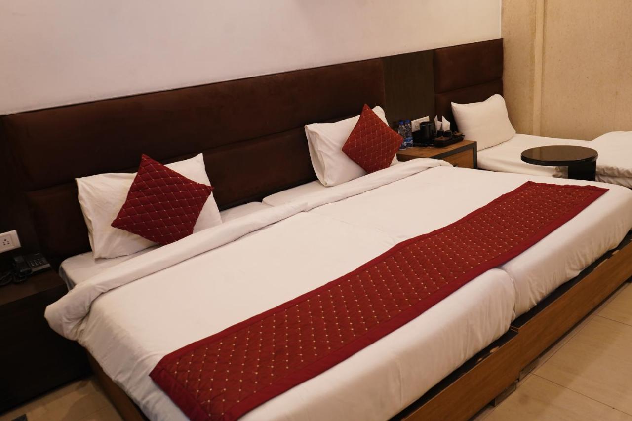 Hotel O Delhi, Near Karol Bagh Main Market And Metro Station นิวเดลี ภายนอก รูปภาพ