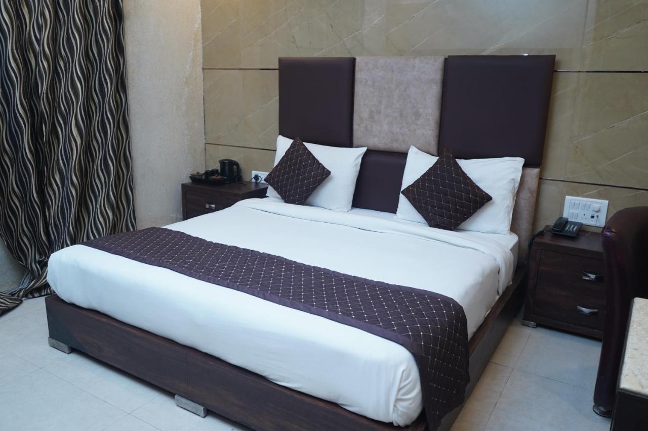 Hotel O Delhi, Near Karol Bagh Main Market And Metro Station นิวเดลี ภายนอก รูปภาพ